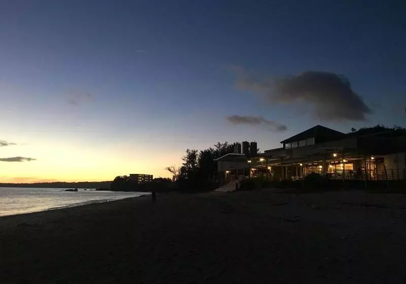 ホテル & Restaurant On The Beach Lue