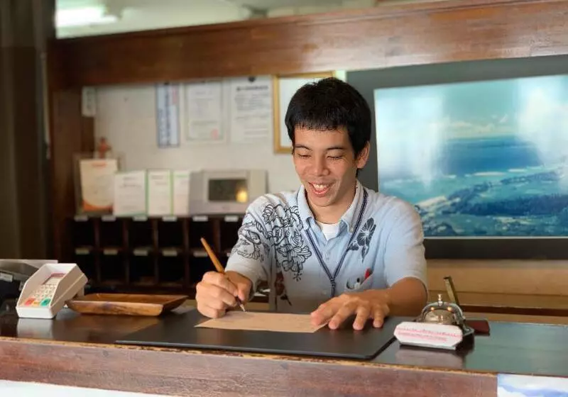 ホテル & Restaurant On The Beach Lue
