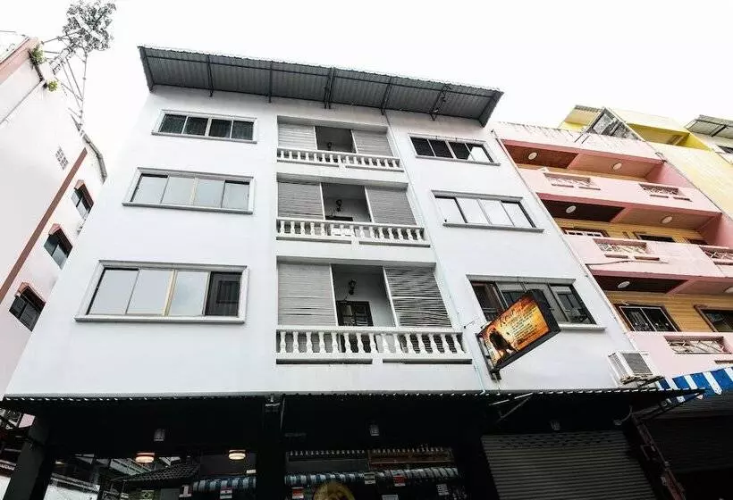 בית מלון כפרי Roar Inn Patong