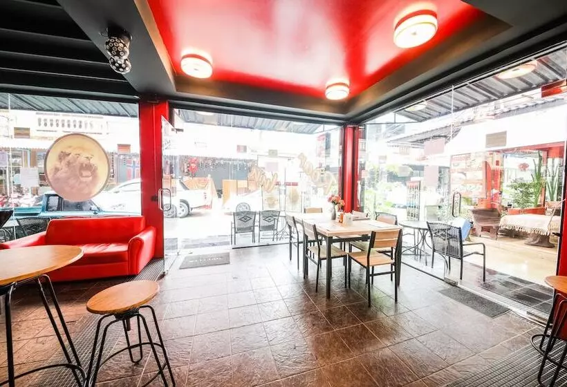 בית מלון כפרי Roar Inn Patong