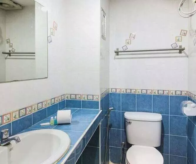 בית מלון כפרי Roar Inn Patong