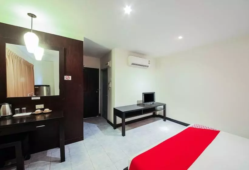 בית מלון כפרי Roar Inn Patong