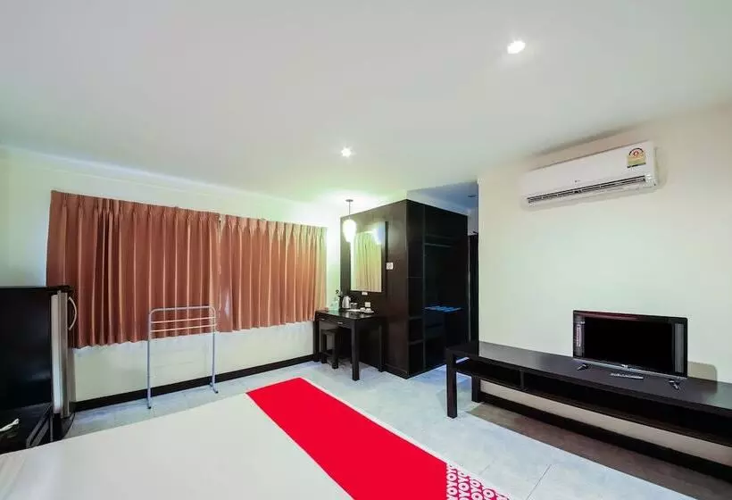 בית מלון כפרי Roar Inn Patong