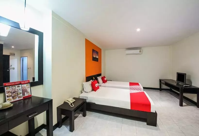 בית מלון כפרי Roar Inn Patong