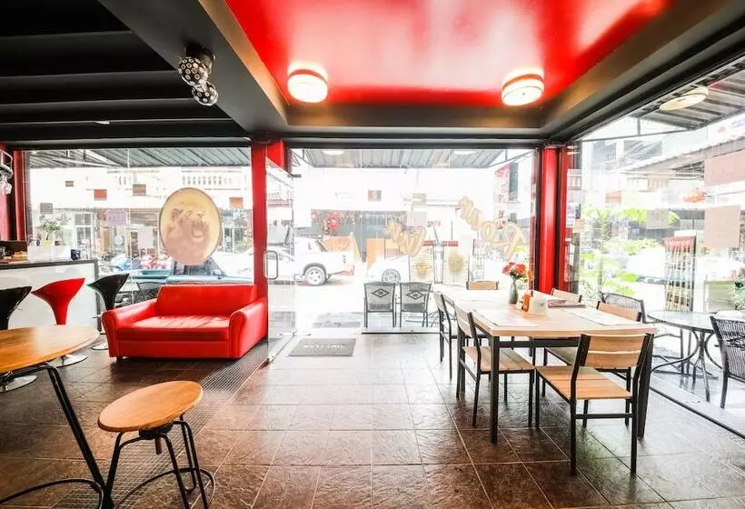 בית מלון כפרי Roar Inn Patong