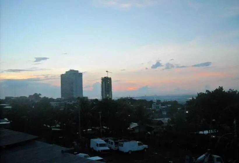 ペンション Cebu Guest Inn