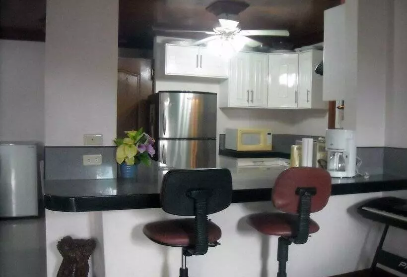 ペンション Cebu Guest Inn