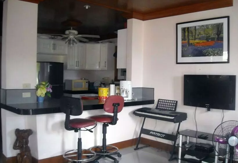 ペンション Cebu Guest Inn