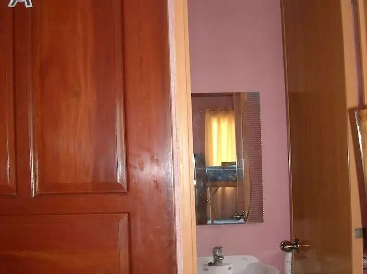 ペンション Cebu Guest Inn