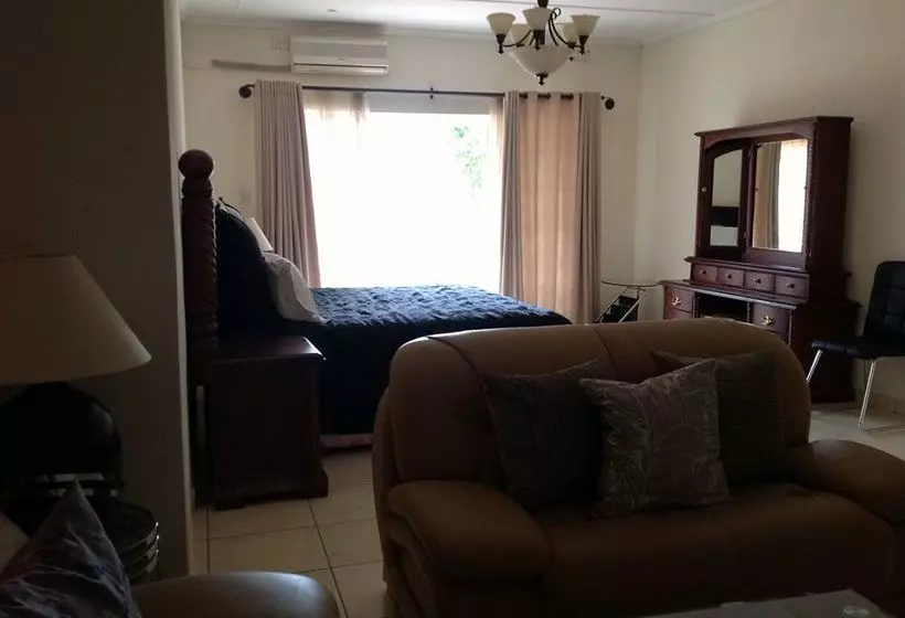 پانسیون Khanondo Guest House