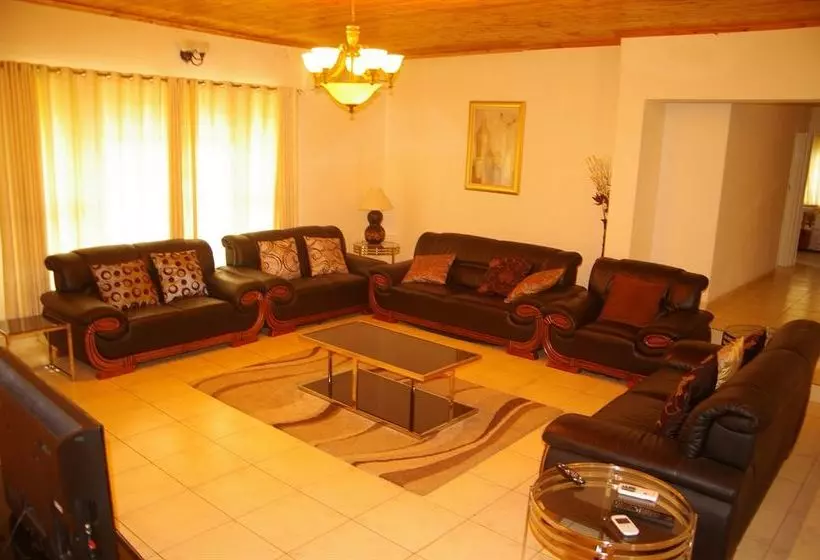 پانسیون Khanondo Guest House