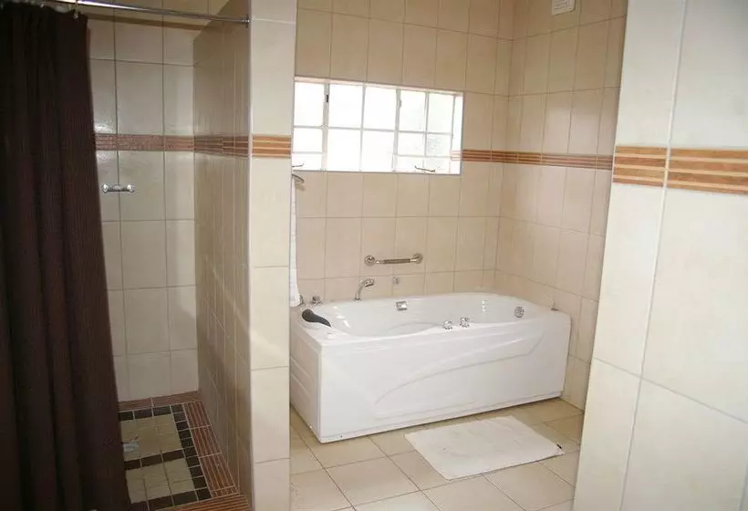 پانسیون Khanondo Guest House