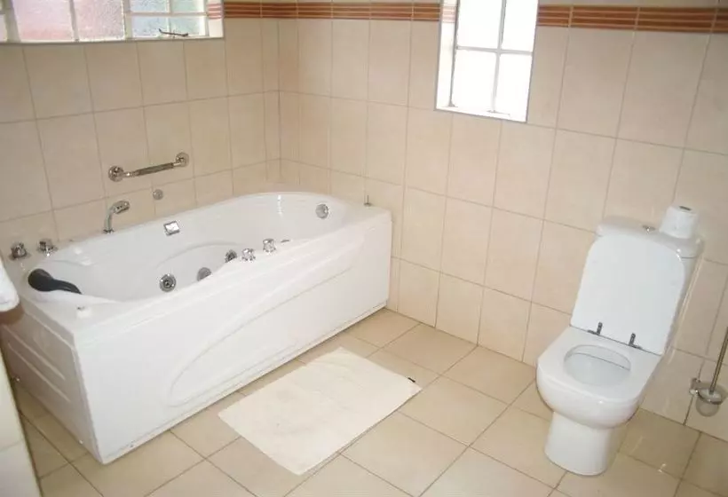 پانسیون Khanondo Guest House
