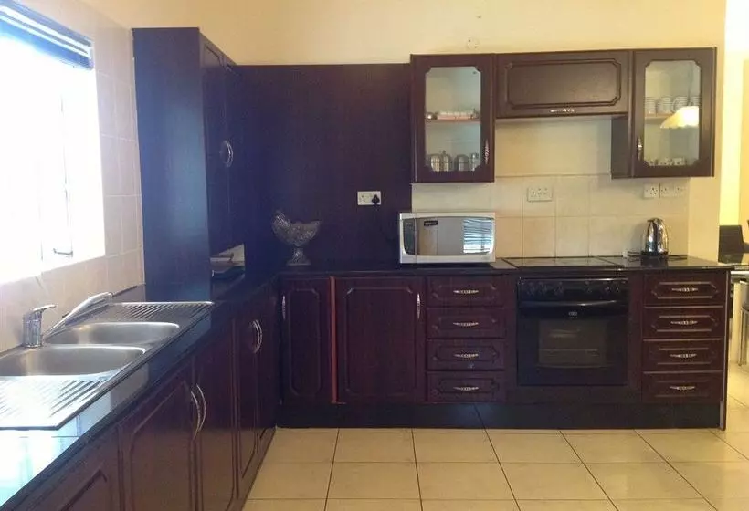 پانسیون Khanondo Guest House
