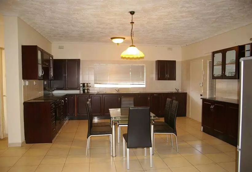 پانسیون Khanondo Guest House
