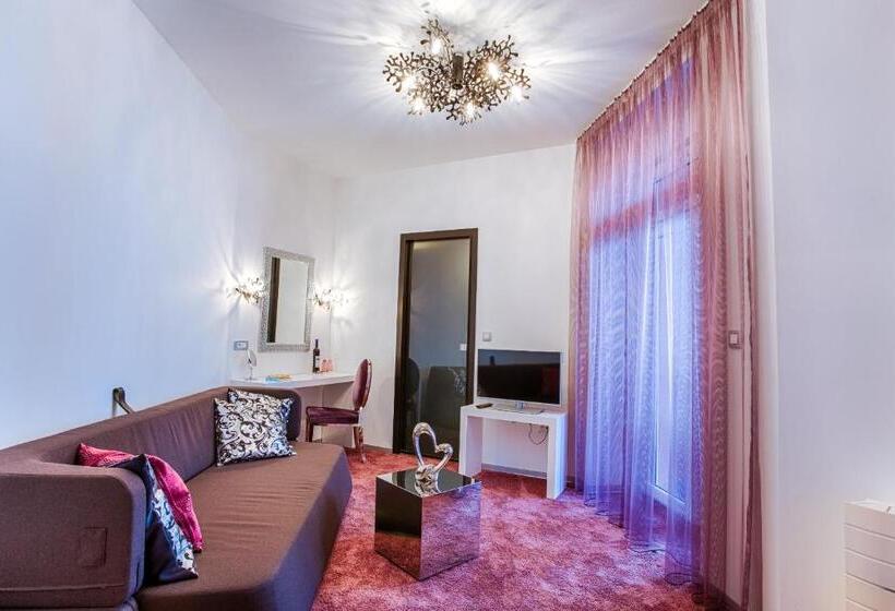 膳宿费 Starlight Luxury Rooms