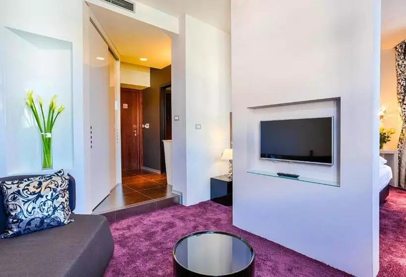 پانسیون Starlight Luxury Rooms