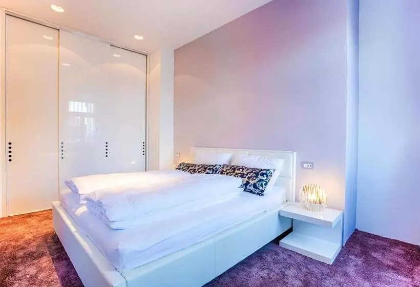 پانسیون Starlight Luxury Rooms