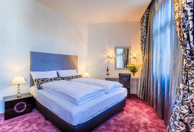 膳宿费 Starlight Luxury Rooms