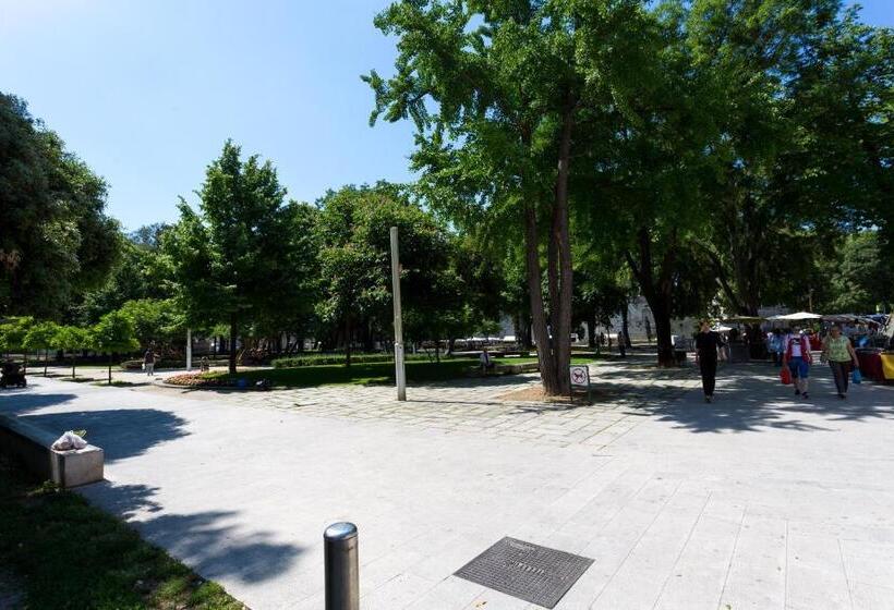 膳宿费 Starlight Luxury Rooms