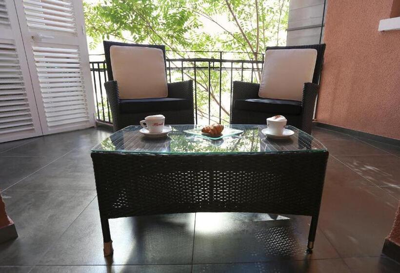 膳宿费 Starlight Luxury Rooms