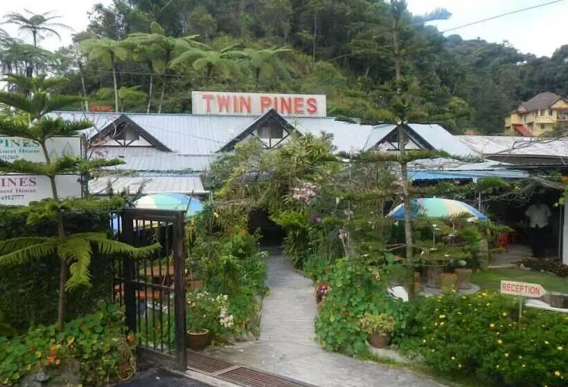 پانسیون Twin Pines
