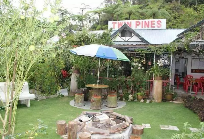 پانسیون Twin Pines