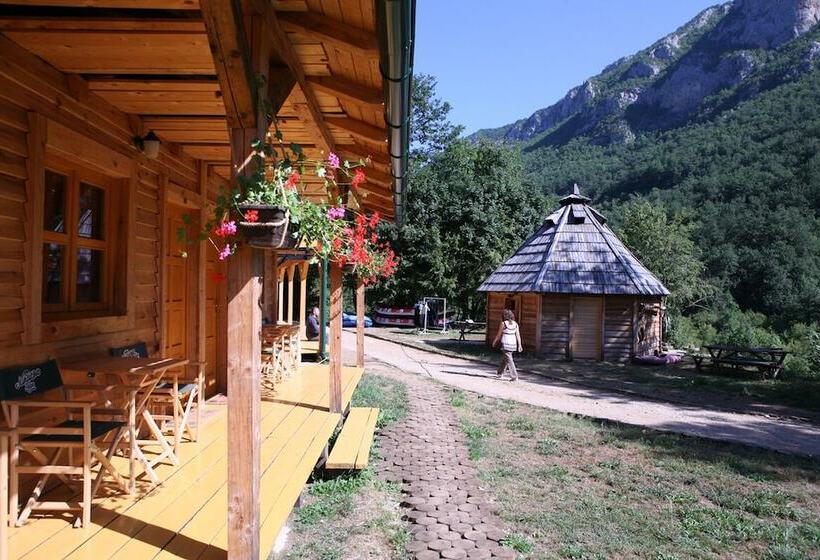 هتل Grab Ethno Village And Camp