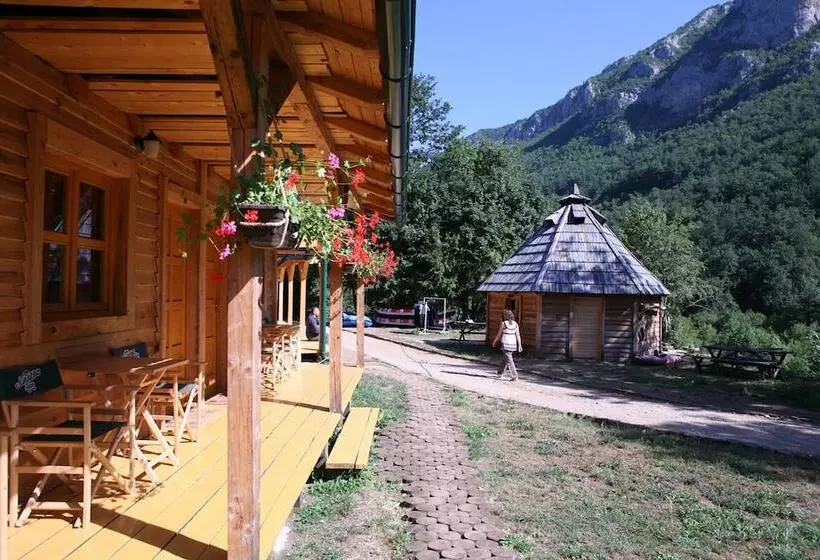 هتل Grab Ethno Village And Camp
