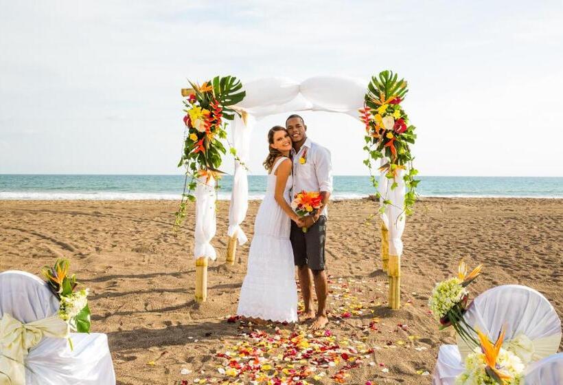 هتل Croc S Resort & Casino