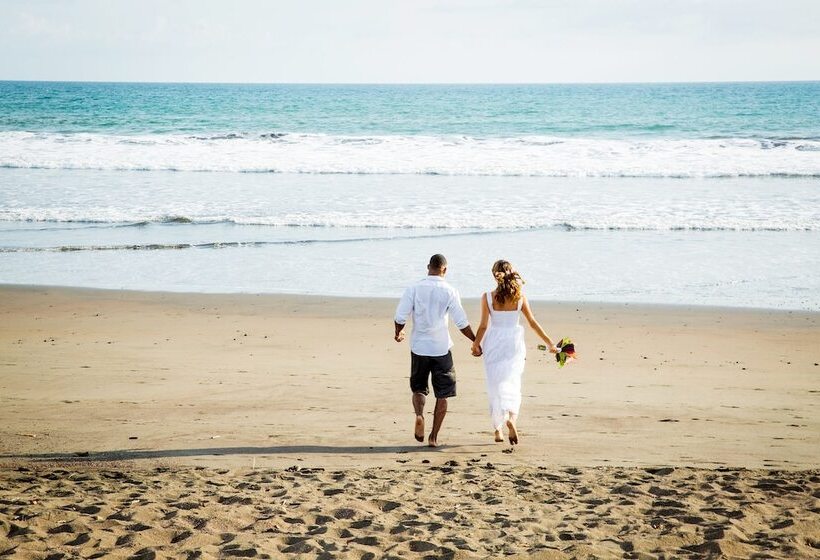 هتل Croc S Resort & Casino