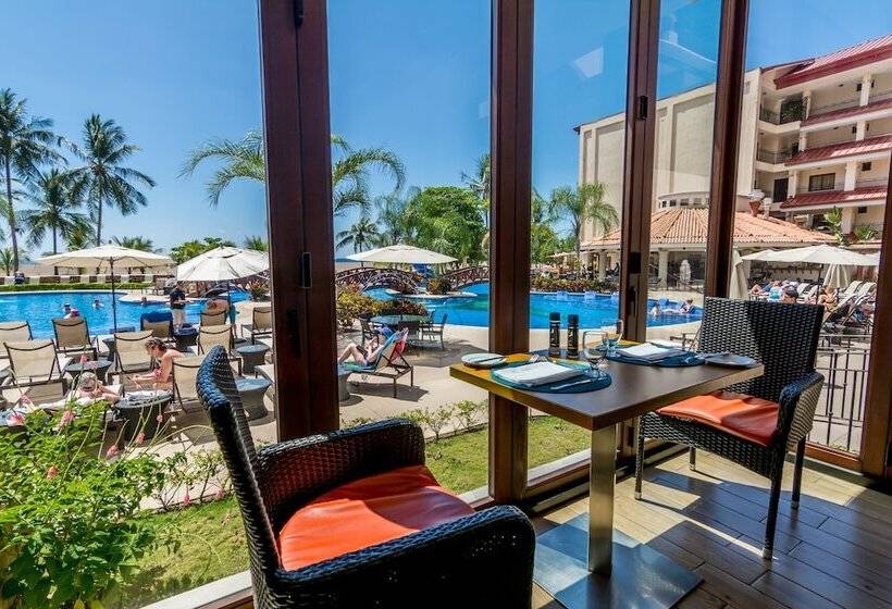 هتل Croc S Resort & Casino