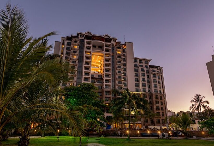 هتل Croc S Resort & Casino