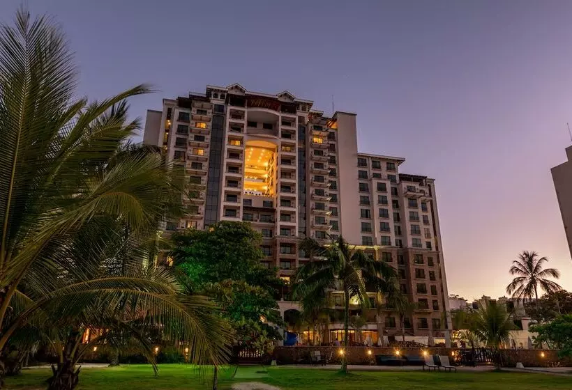 Hotel Croc S Resort & Casino