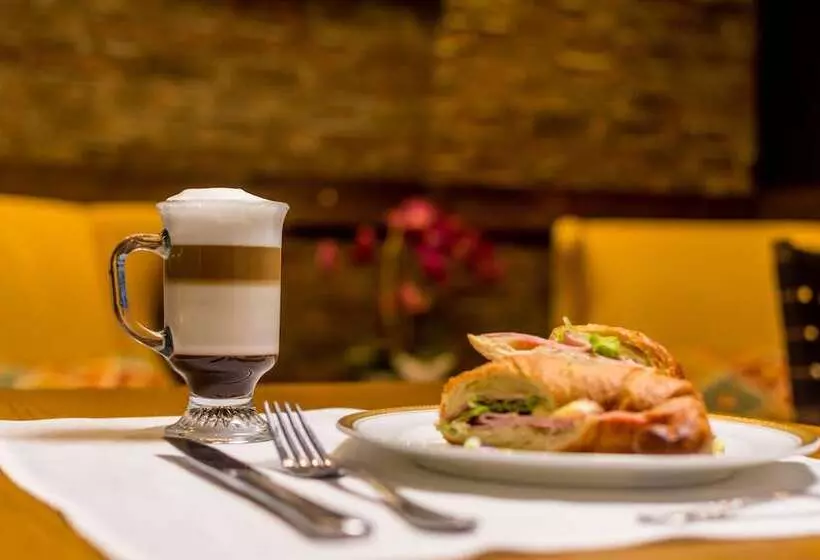 Hotel Croc S Resort & Casino