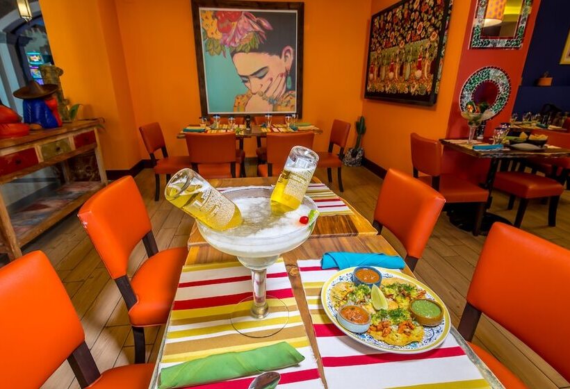 هتل Croc S Resort & Casino