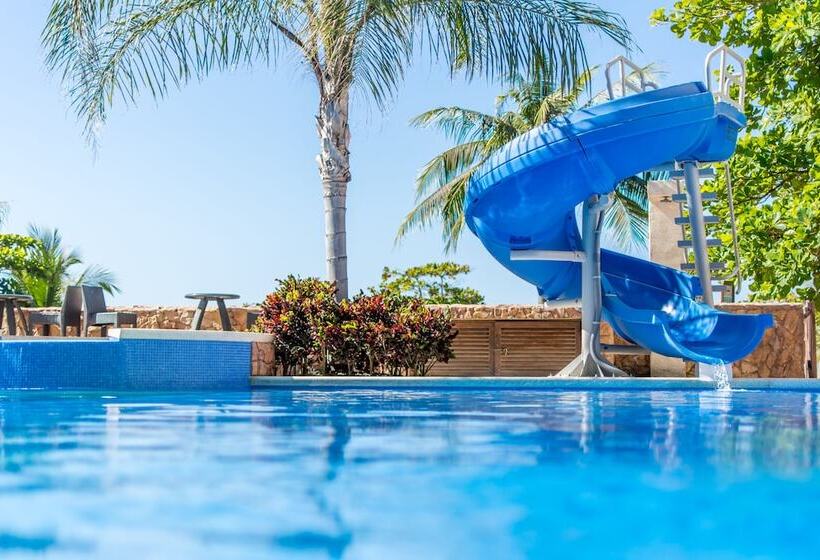 هتل Croc S Resort & Casino