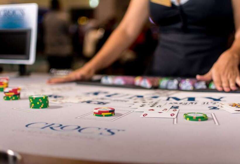 هتل Croc S Resort & Casino