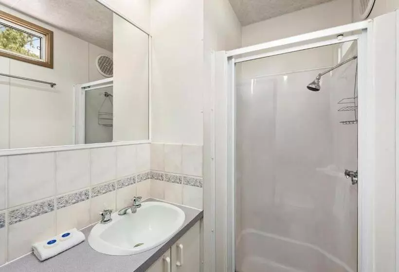 בית מלון כפרי Discovery Parks  Clare