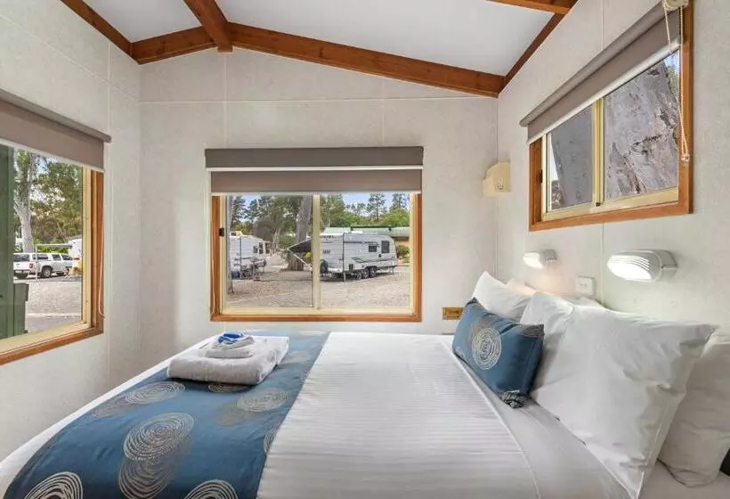 בית מלון כפרי Discovery Parks  Clare