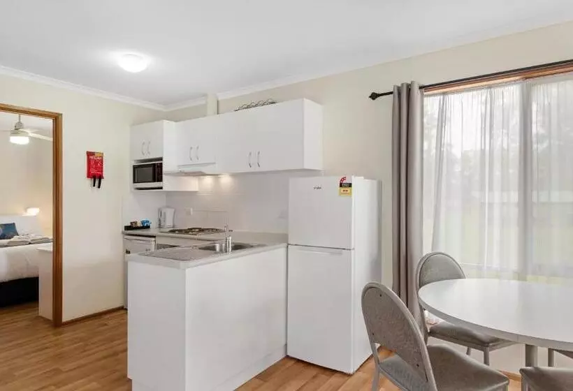 בית מלון כפרי Discovery Parks  Clare