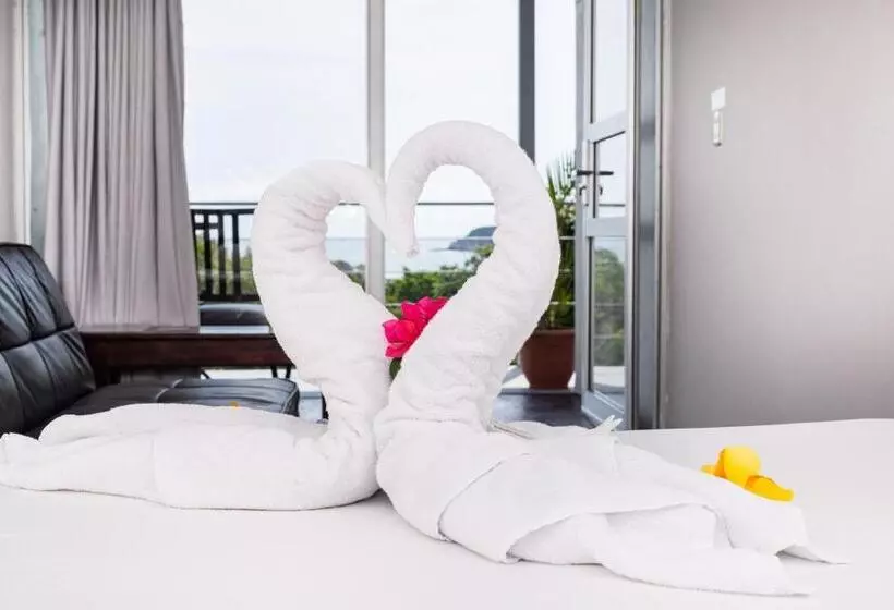 Отель El Faro Containers Beach