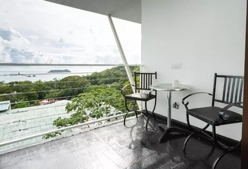 Отель El Faro Containers Beach