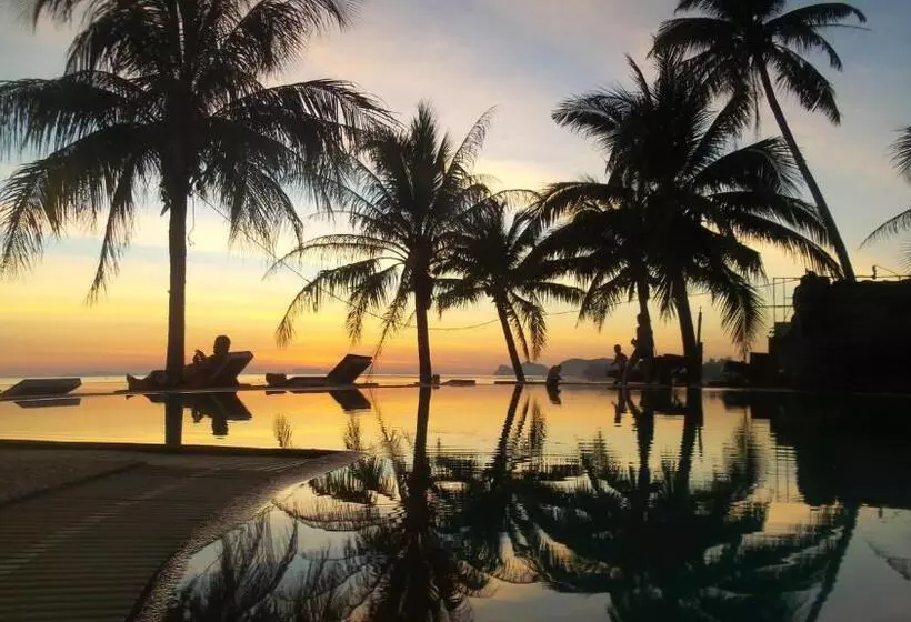 Отель First Villa Beach Resort