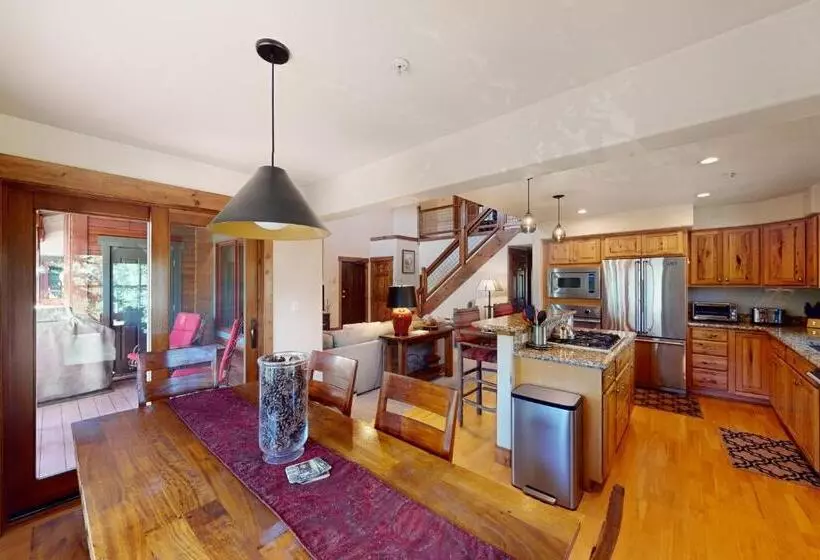 هتل The Pines By Retreatia