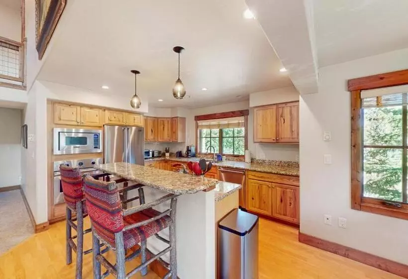 هتل The Pines By Retreatia