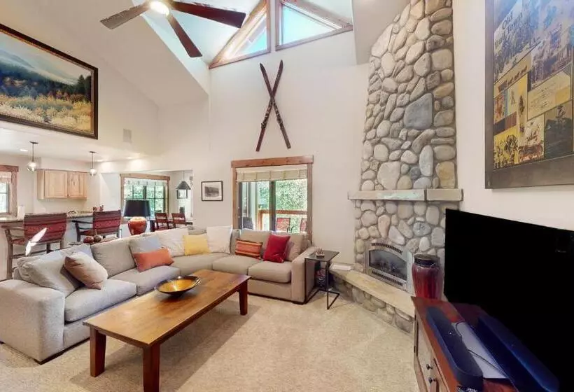 هتل The Pines By Retreatia