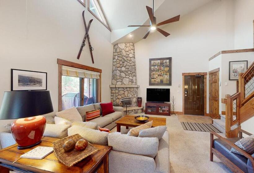 هتل The Pines By Retreatia