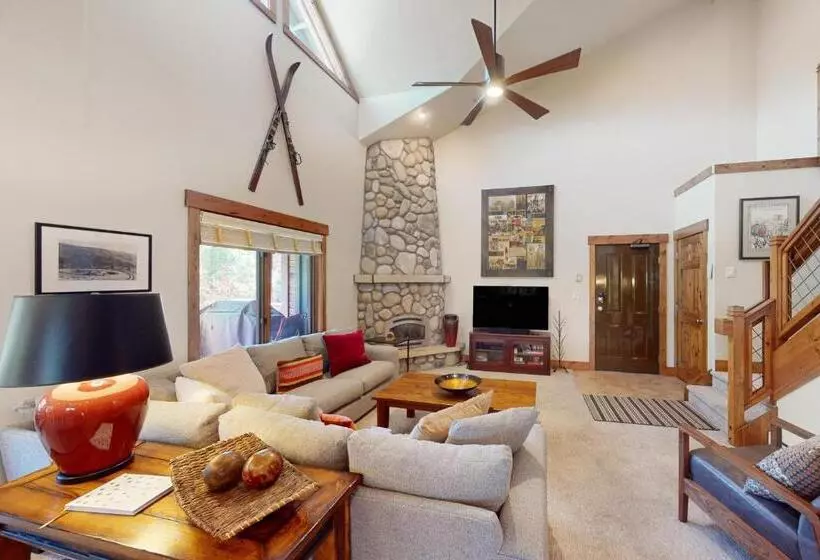 هتل The Pines By Retreatia