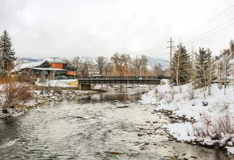 هتل The Pines By Retreatia